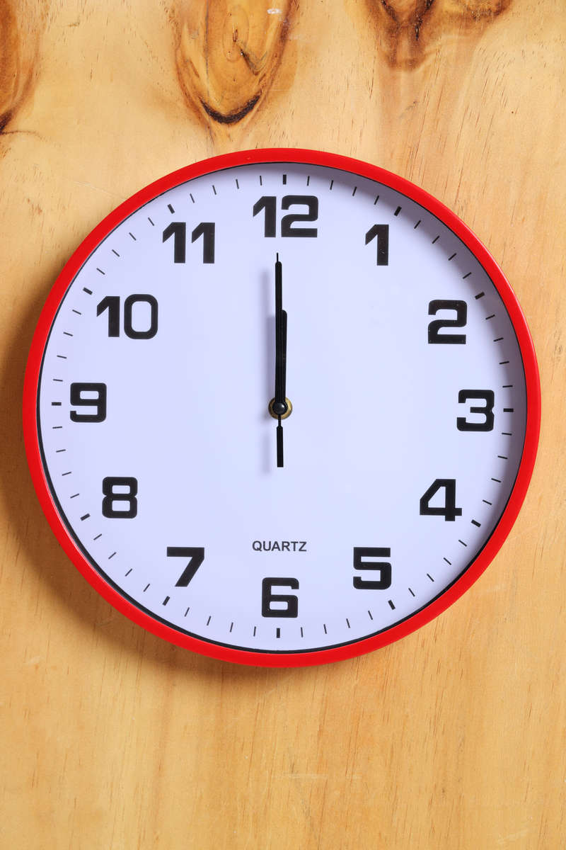 Senza® Retro QUARTZ Wall Clock For Living Room or Office Batteries Included 30cm