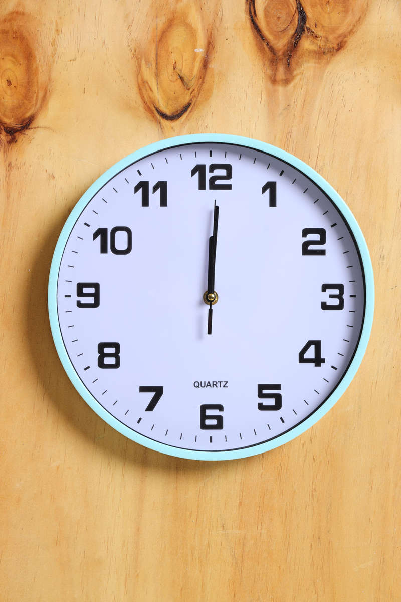 Senza® Retro QUARTZ Wall Clock For Living Room or Office Batteries Included 30cm