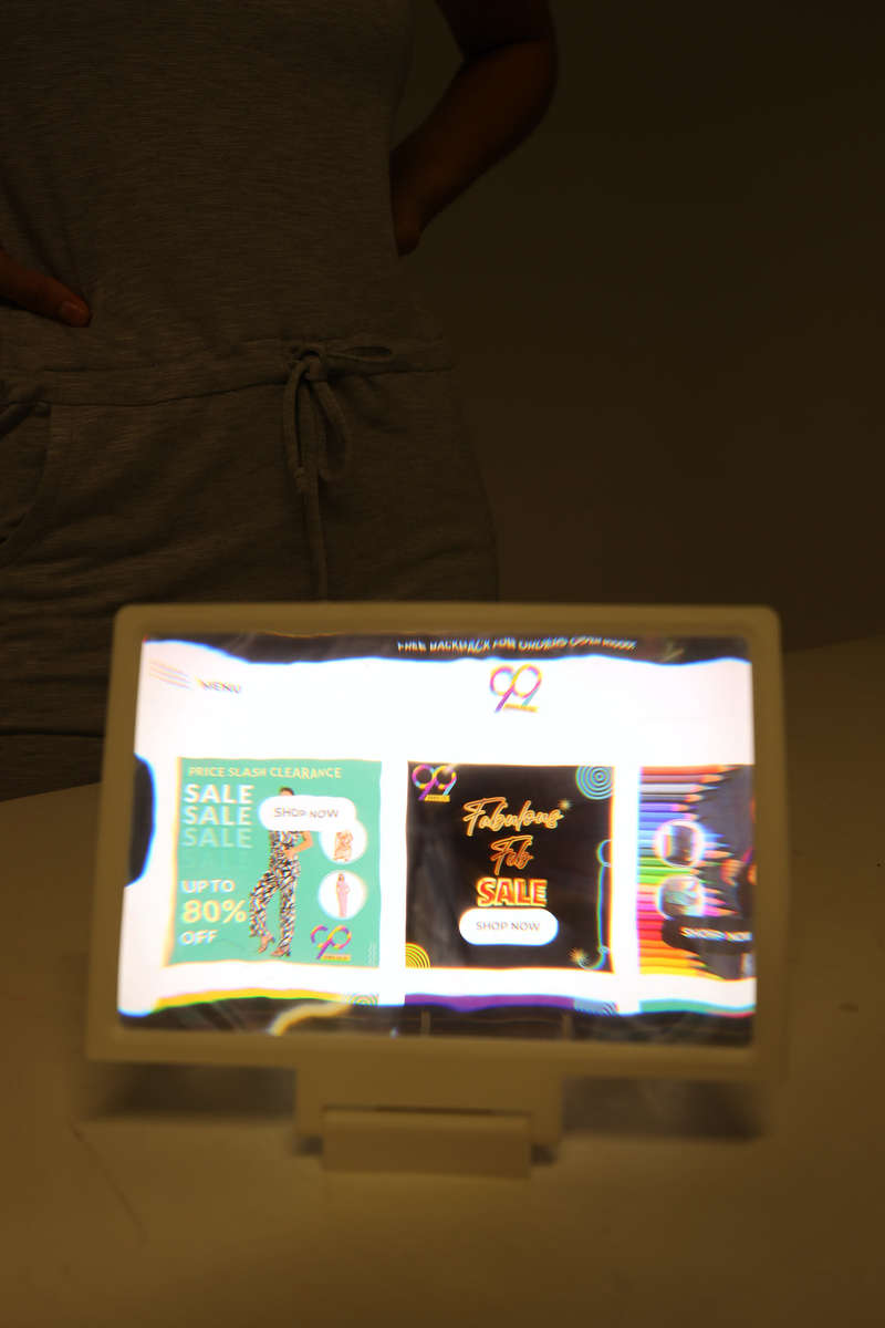 Senza® Foldable Phone Screen Magnifier