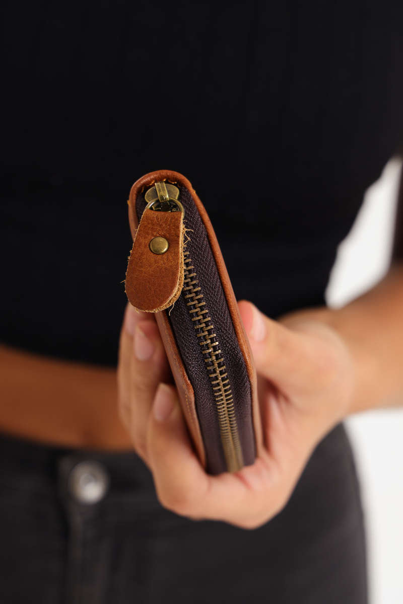 Camel Mountain RFID Geniun Leather Zipp-Around Multiple Card Wallet