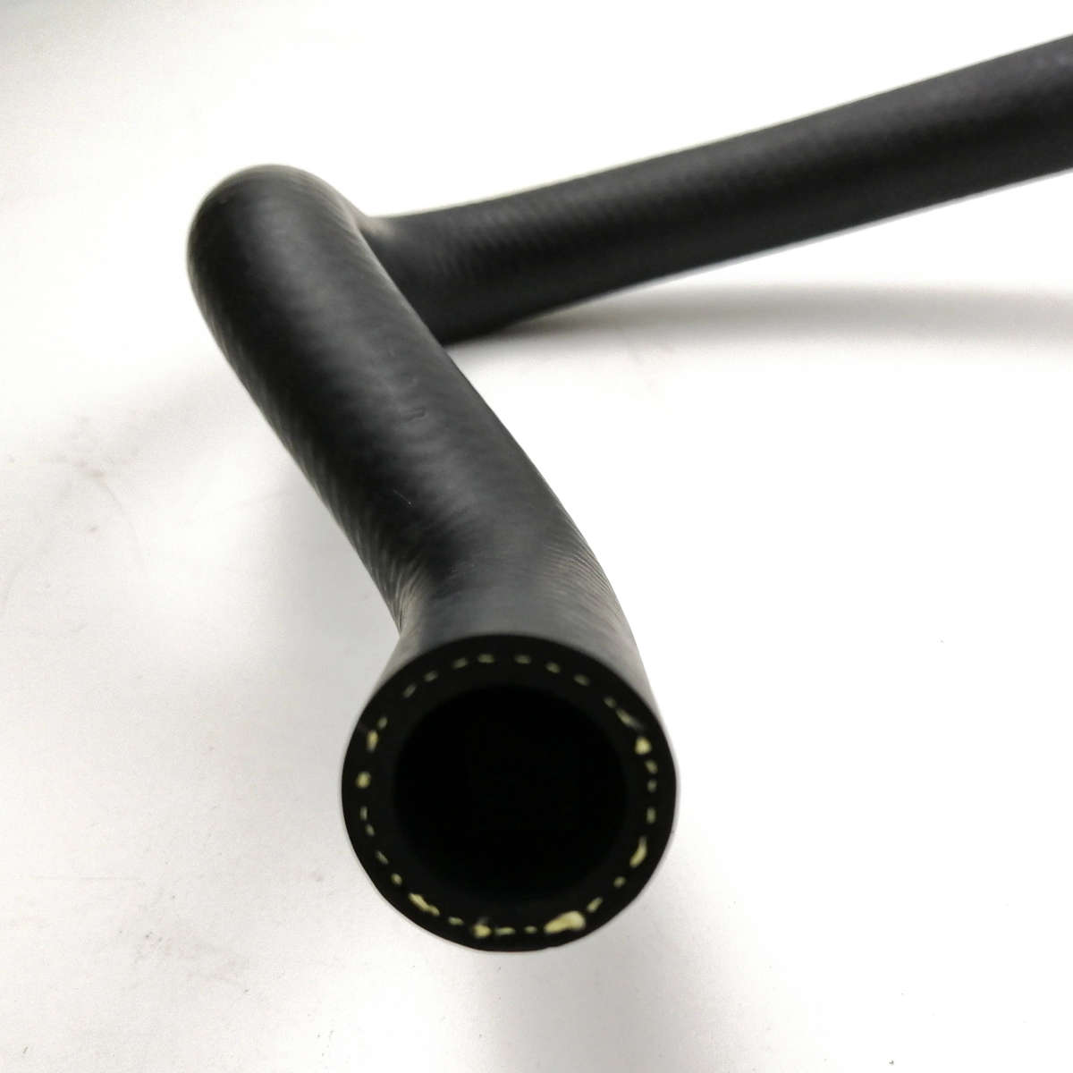 Water Valve Hose 6421837868 For BMW 5 Series E39 X5 740 520 Engine Inlet Line