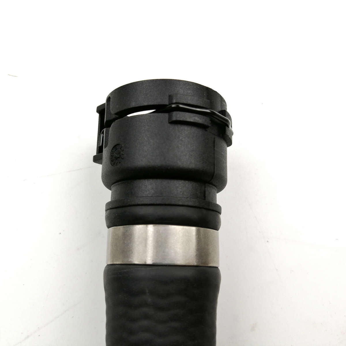 Water Valve Hose 6421837868 For BMW 5 Series E39 X5 740 520 Engine Inlet Line