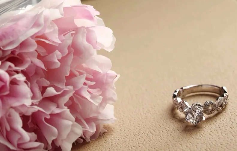 Beautiful Baroque Style 1.5ct White Gold Filled Engagement Ring!! Crystal Clear and Super Faceting!!