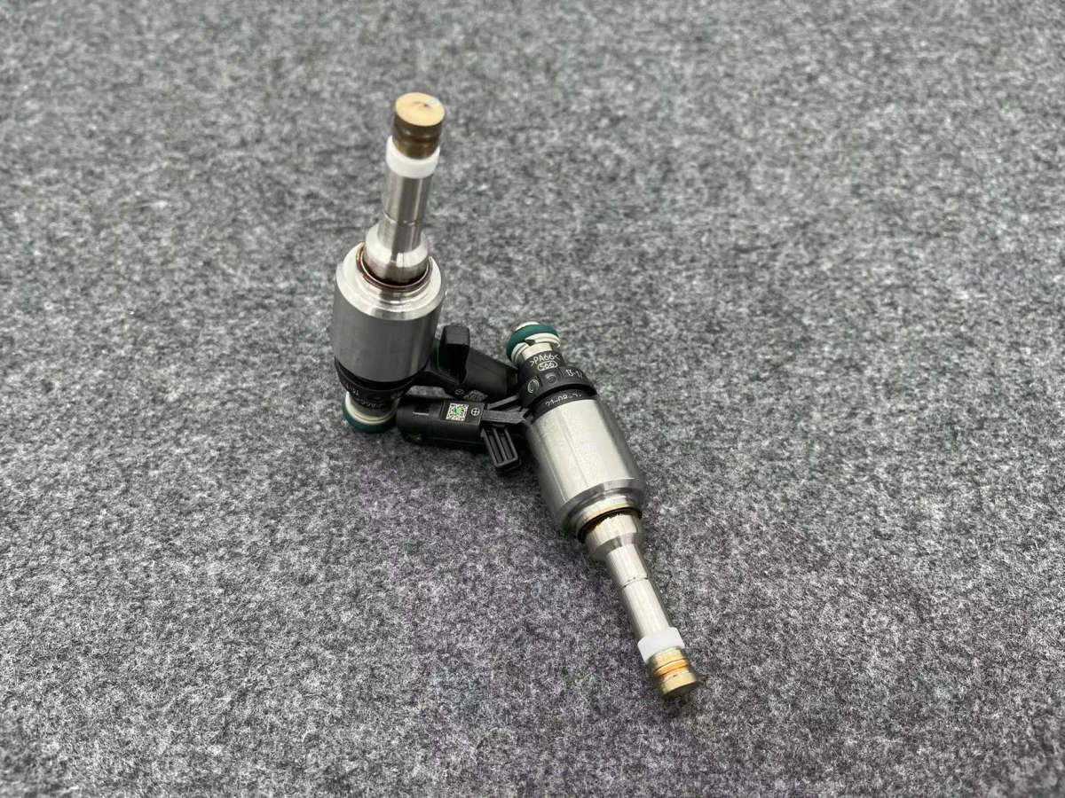 New 4Pcs Fuel Injector For For AUDI A3 A4 A5 A6 A8 Q3 Q5 TT 2.0 TFSI quattro 2004-2017