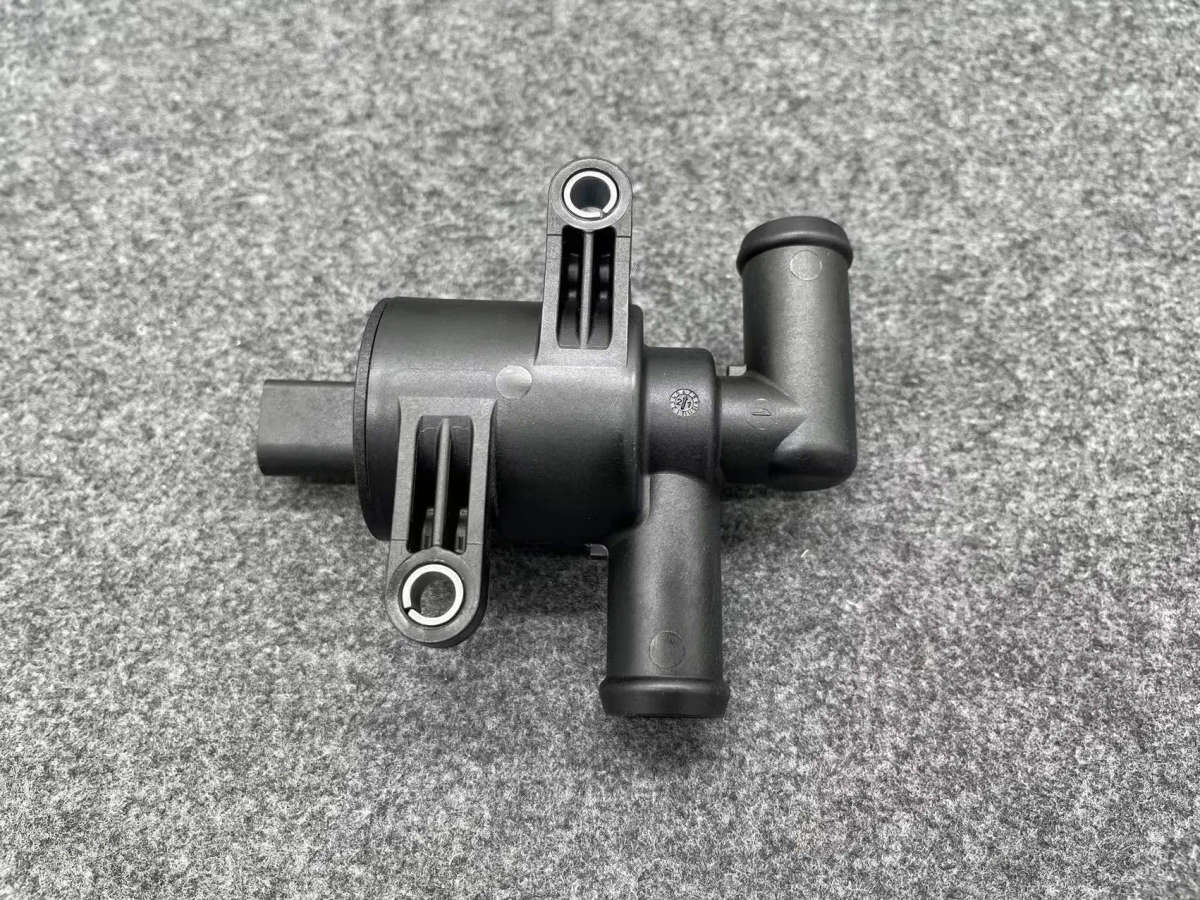 Heater Control Valve for AUDI A4 A5 A6 C7 A7 A8 Q5 Golf 7 Passat B8 Cooling Solenoid Valve