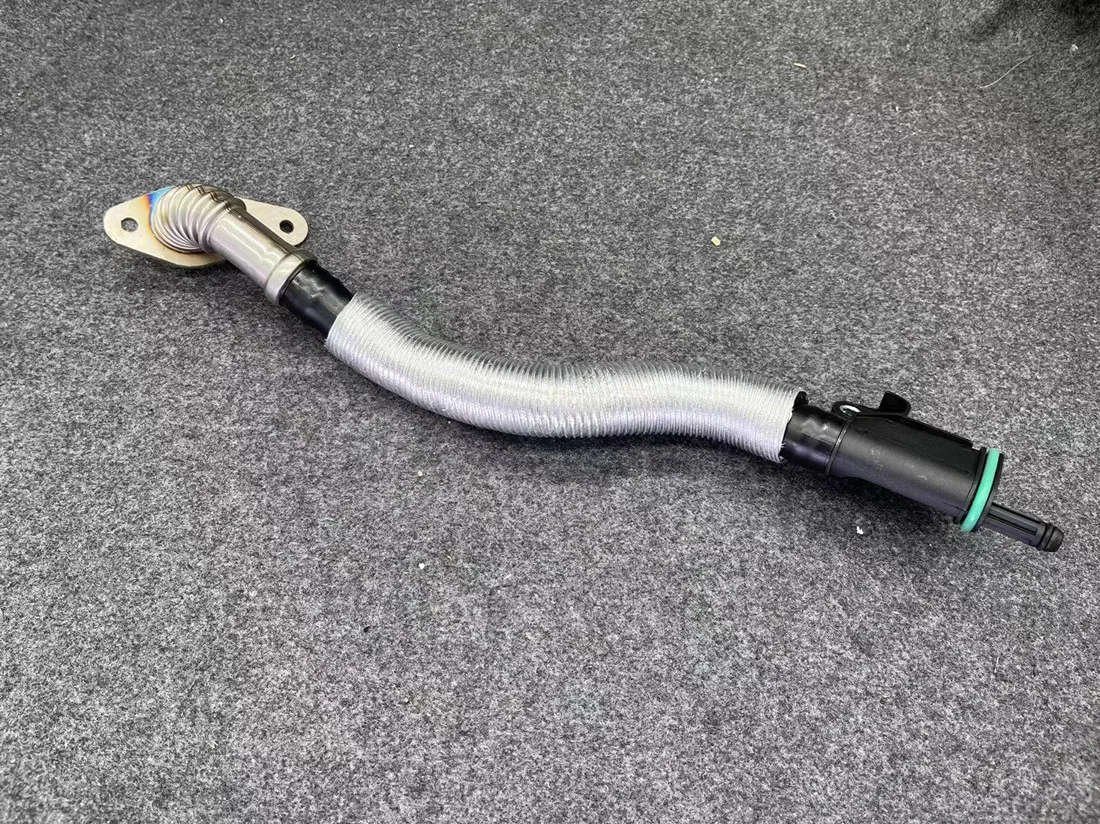 For Audi A4 A5 A6 A8 S5 S8 Quattro Q5 VW Amarok Seat Oil Water Separator Vent Hose Breather Pipe