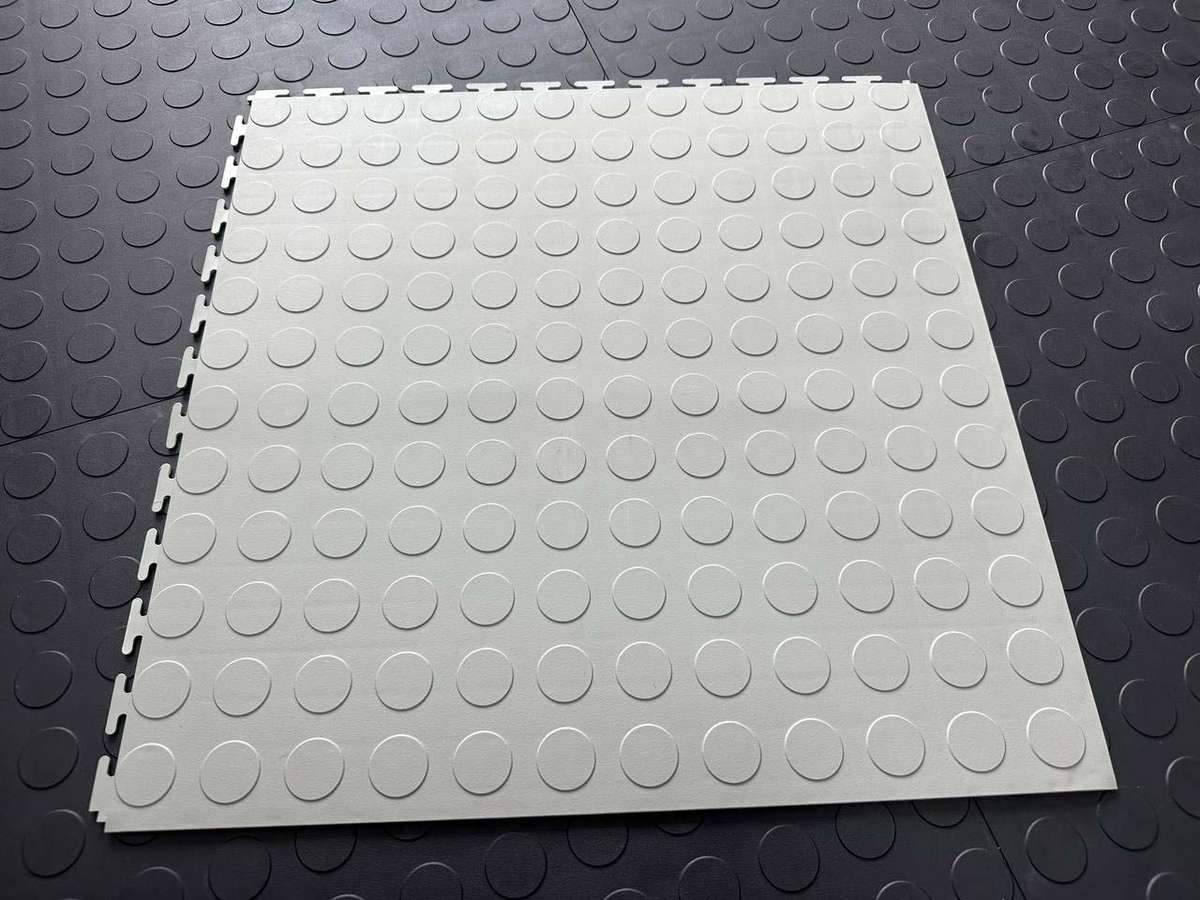 ZEE - PVC Interlocking Rubber Floor Tile - Gym Mats (4-Pack) - Various Colors