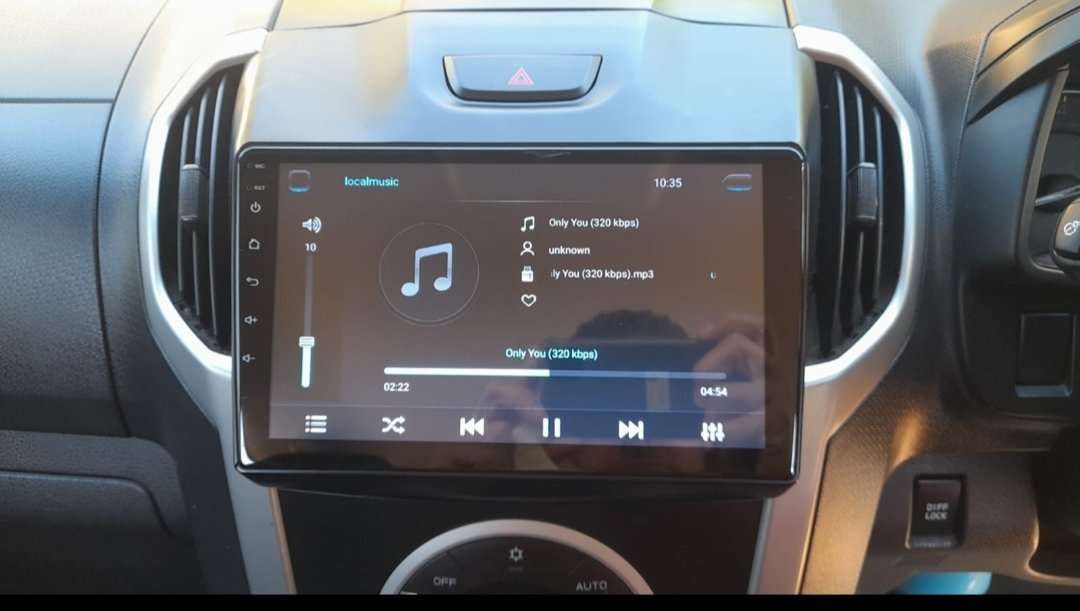 Isuzu D-Max 2012-2021 (Clarion) OEM Replacement 9 inch Android Auto/Apple Carpla 2+32
