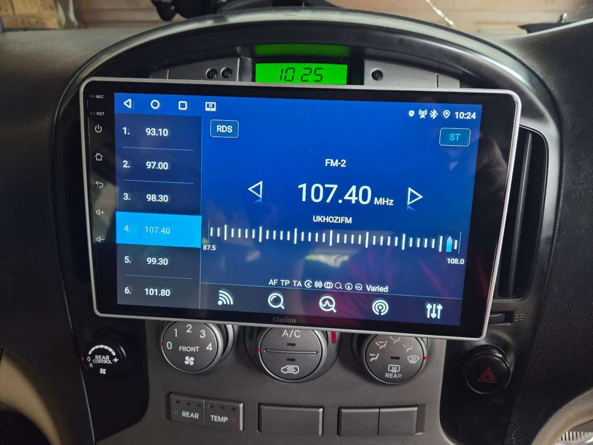 Hyundai H1 2007-2015 (JVC) Oem Replacement Radio 9 inch Android Auto/Apple Carplay