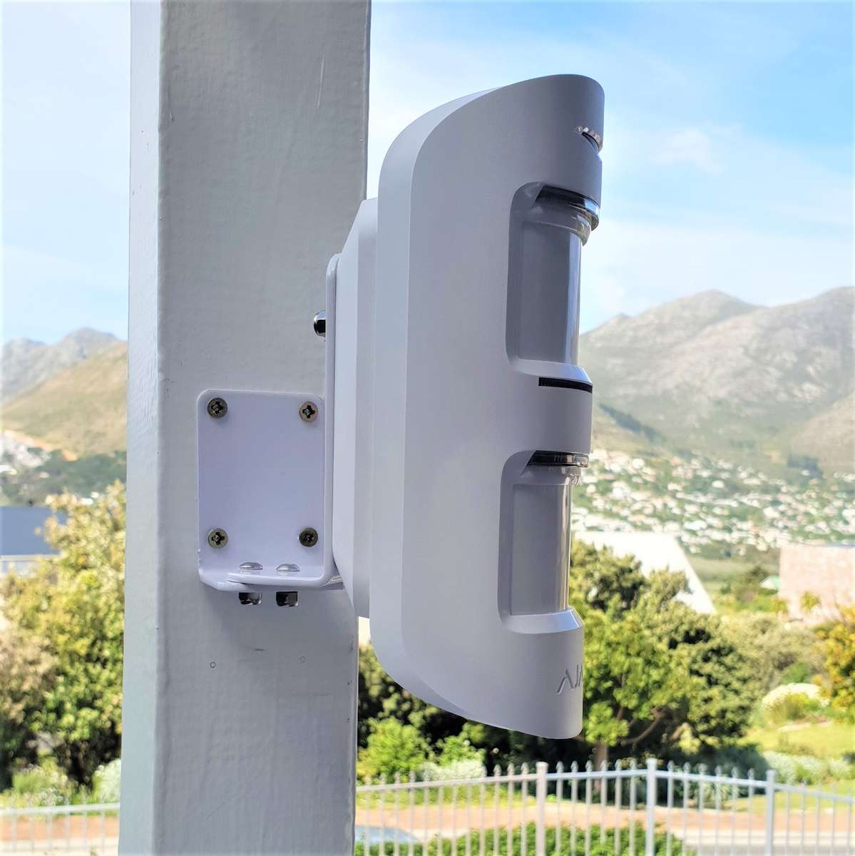 Universal Outdoor Bracket