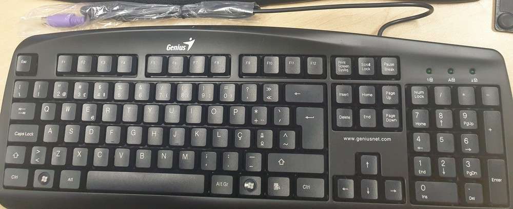 Genius KB-110 PS/2 104 Keyboard Portuguese Layout - Genius