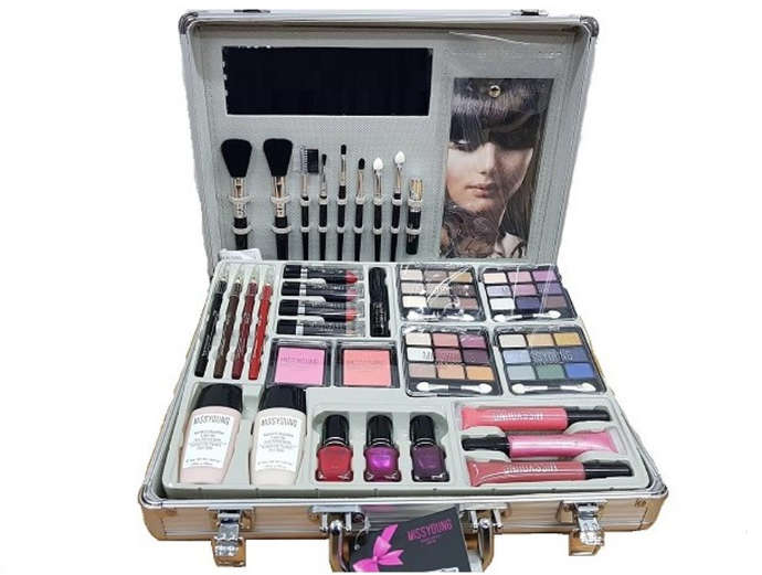 Miss Young Make-Up with Carry Case
