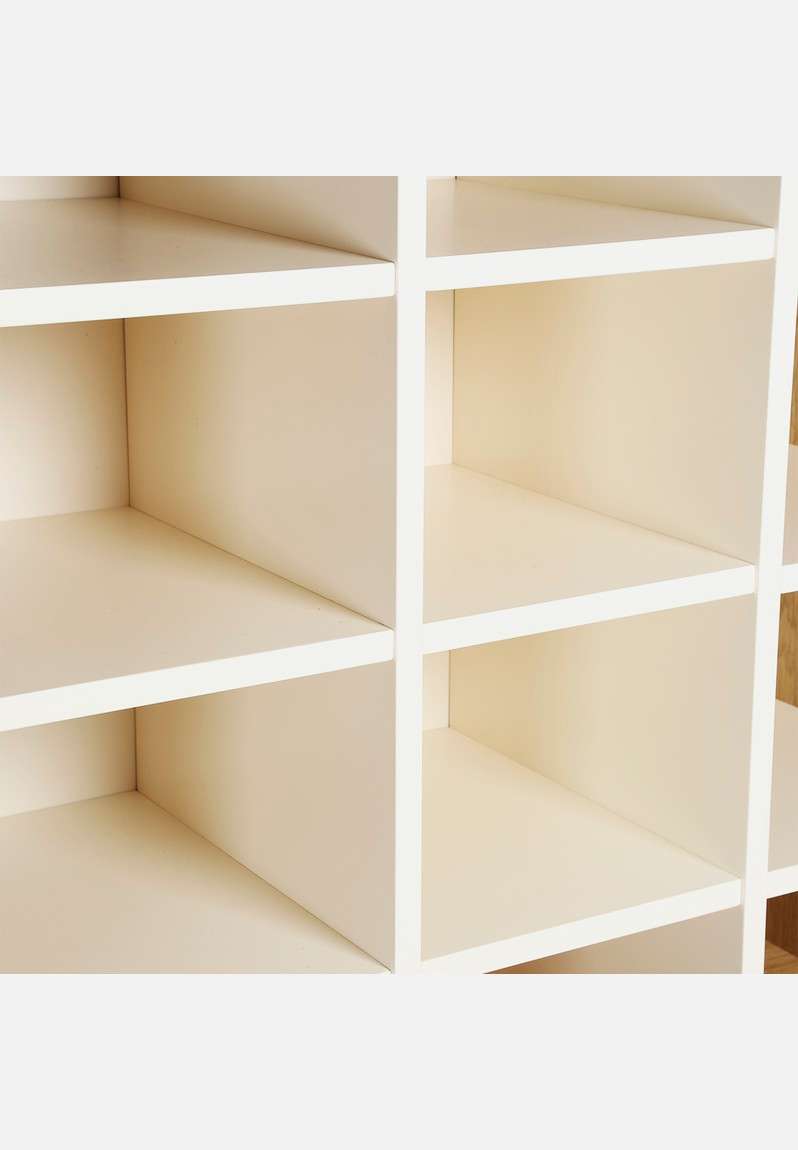 Radius Bookshelf. Solid American Oak with Oak Veneer Shelves. (White)