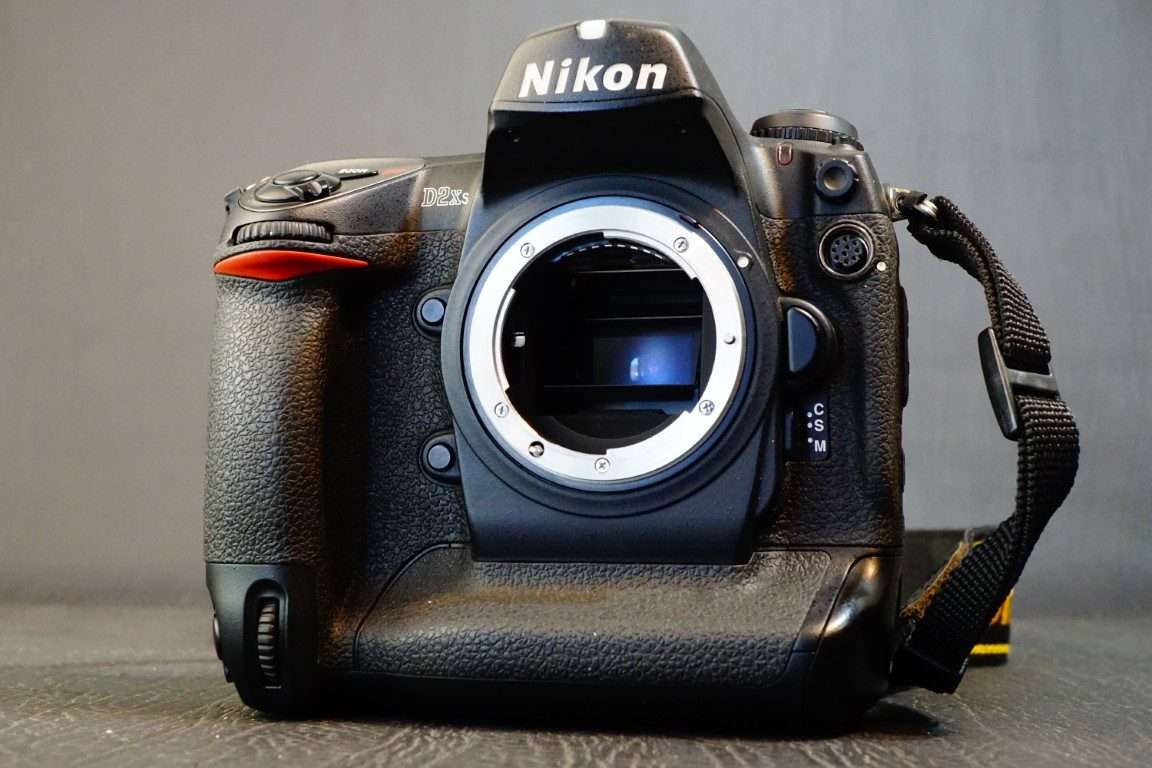 Nikon D2Xs 12.4MP Digital SLR DSLR Camera Body Only