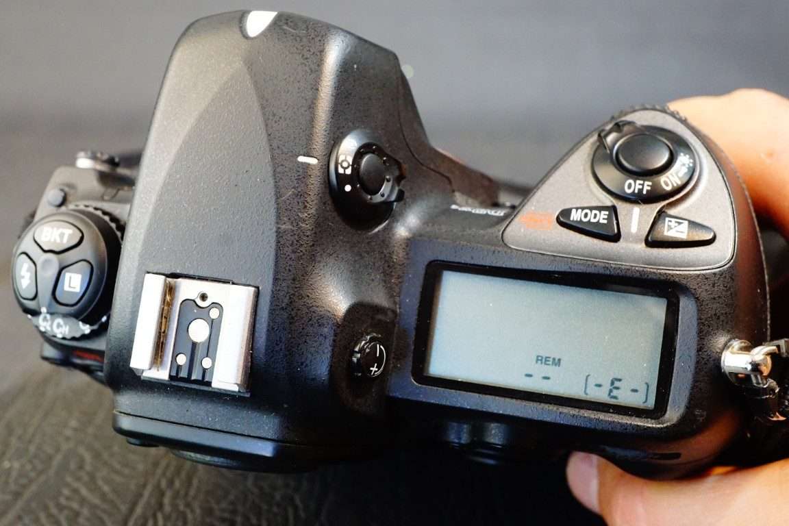 Nikon D2Xs 12.4MP Digital SLR DSLR Camera Body Only