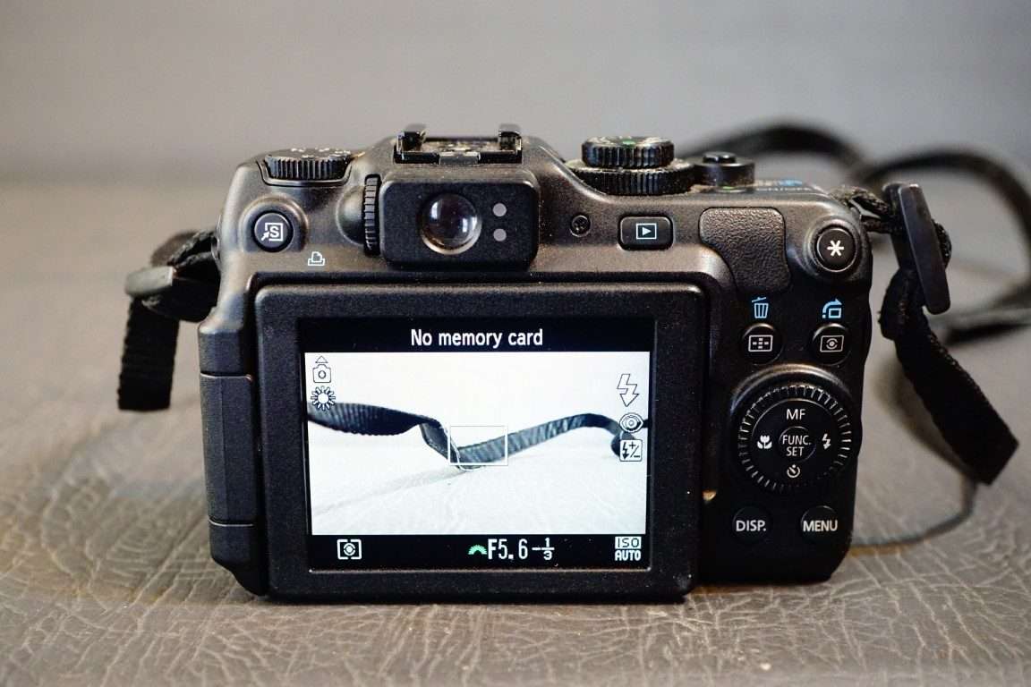 Canon PowerShot G12 10MP 5x Optical Zoom Digital Camera