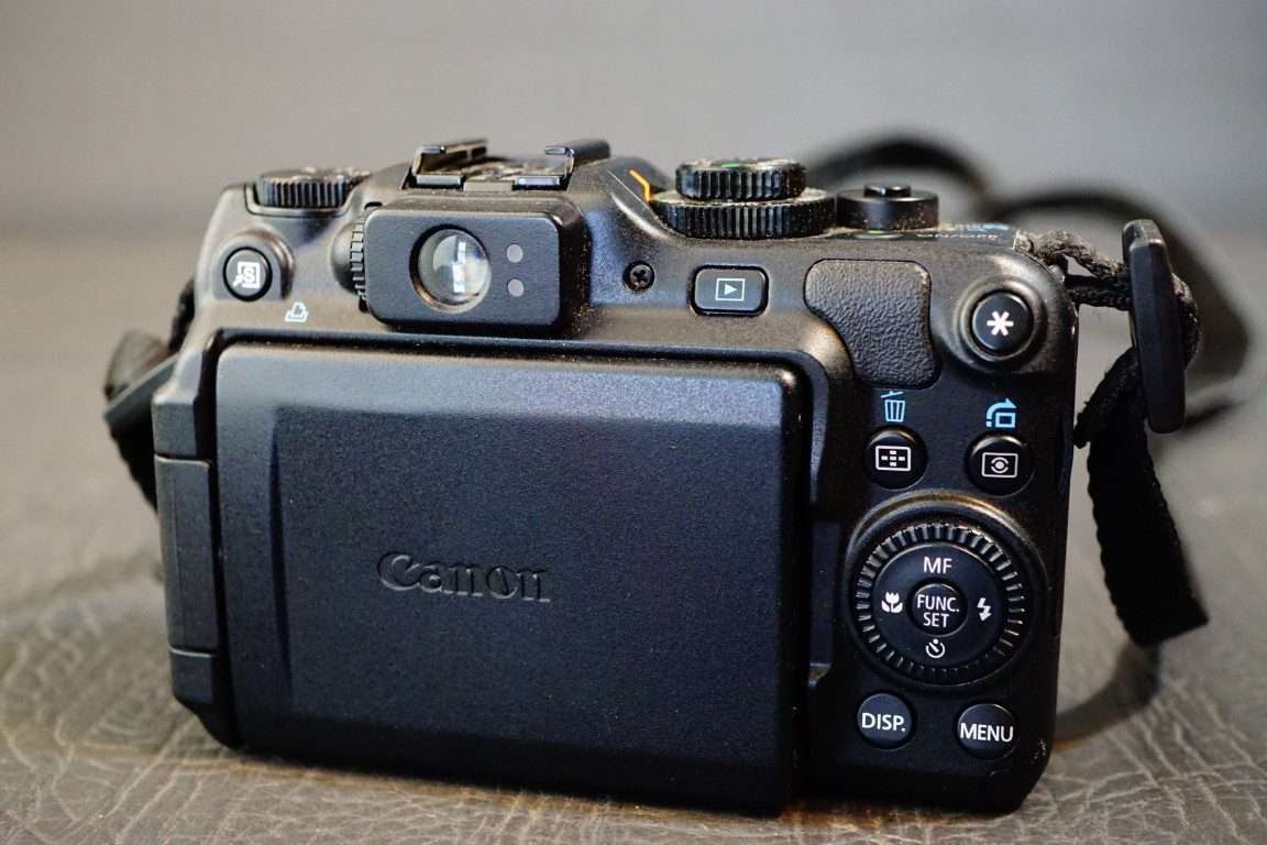 Canon PowerShot G12 10MP 5x Optical Zoom Digital Camera