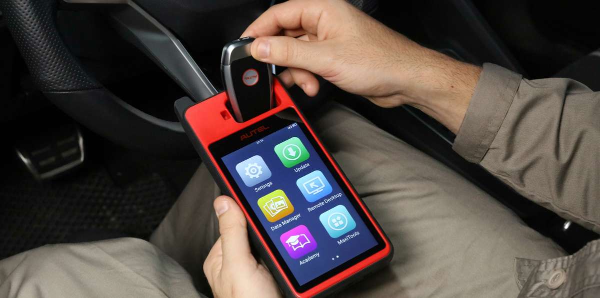 Autel IKEY Universal Programmable Smart Key 3 Buttons (Hyundai Style)