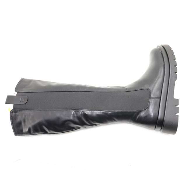 Chunky Chelsea Boots - Size 7 8 Left