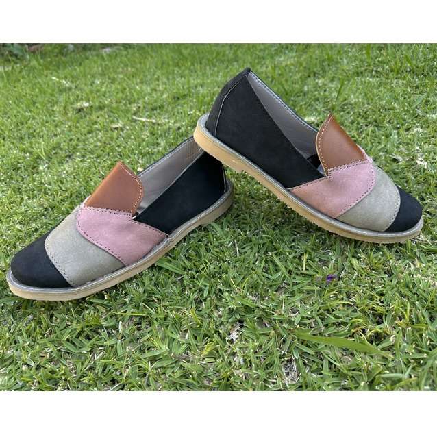 Woman's Slip-On Vellies