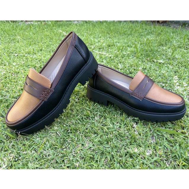 Men's Black/Tan Round Toe Slip-On Loafer