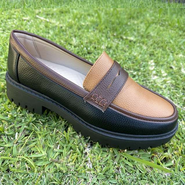 Men's Black/Tan Round Toe Slip-On Loafer