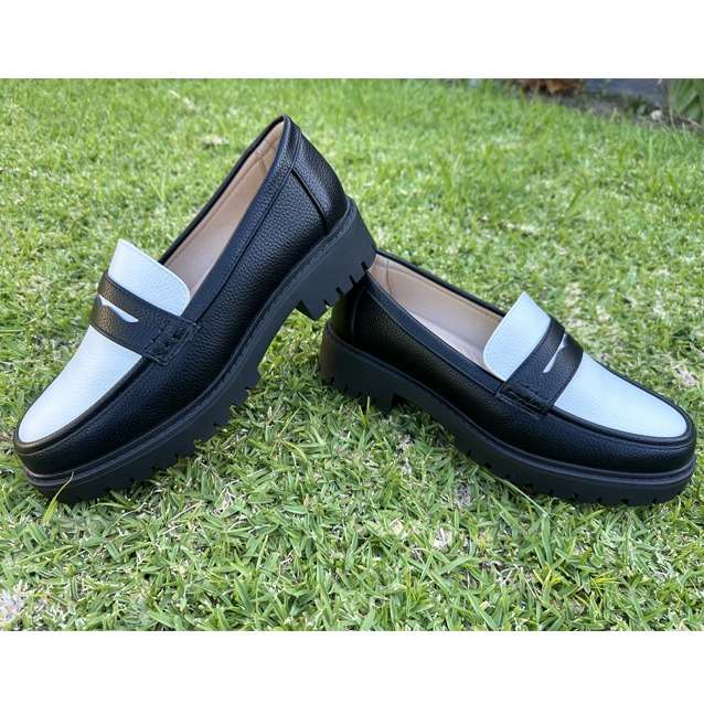 Men's Black/White Round Toe Slip-On Loafer