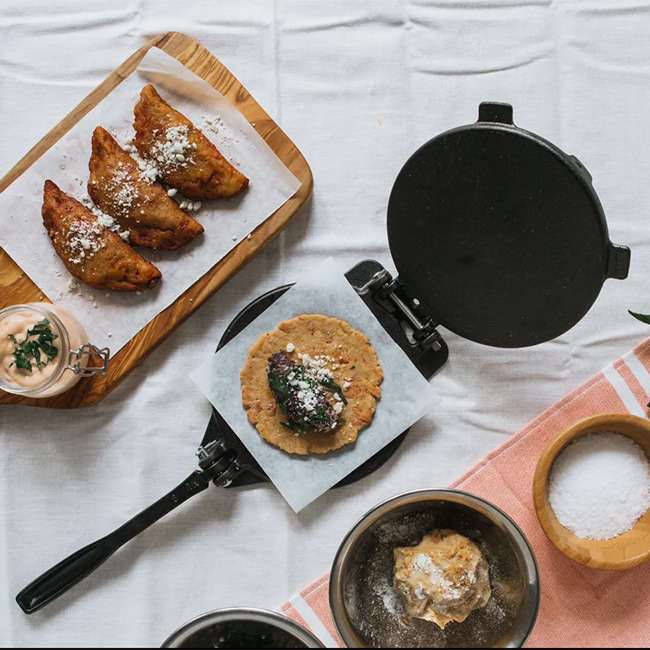 Seasoned Cast Iron Tortilla Press, 25cm