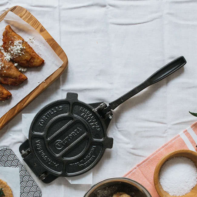 Seasoned Cast Iron Tortilla Press, 25cm