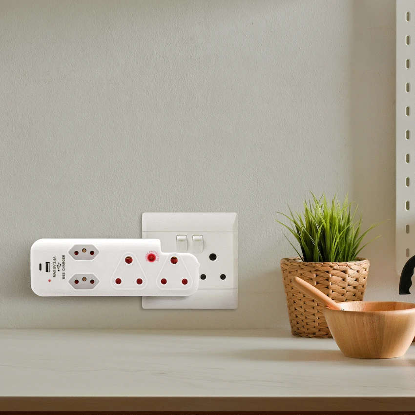 Ellies 4 Way Medium Surge adaptor with type C + USB