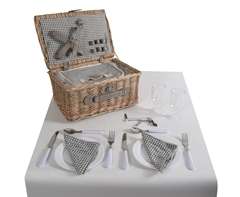 2-Person Wicker Picnic Basket