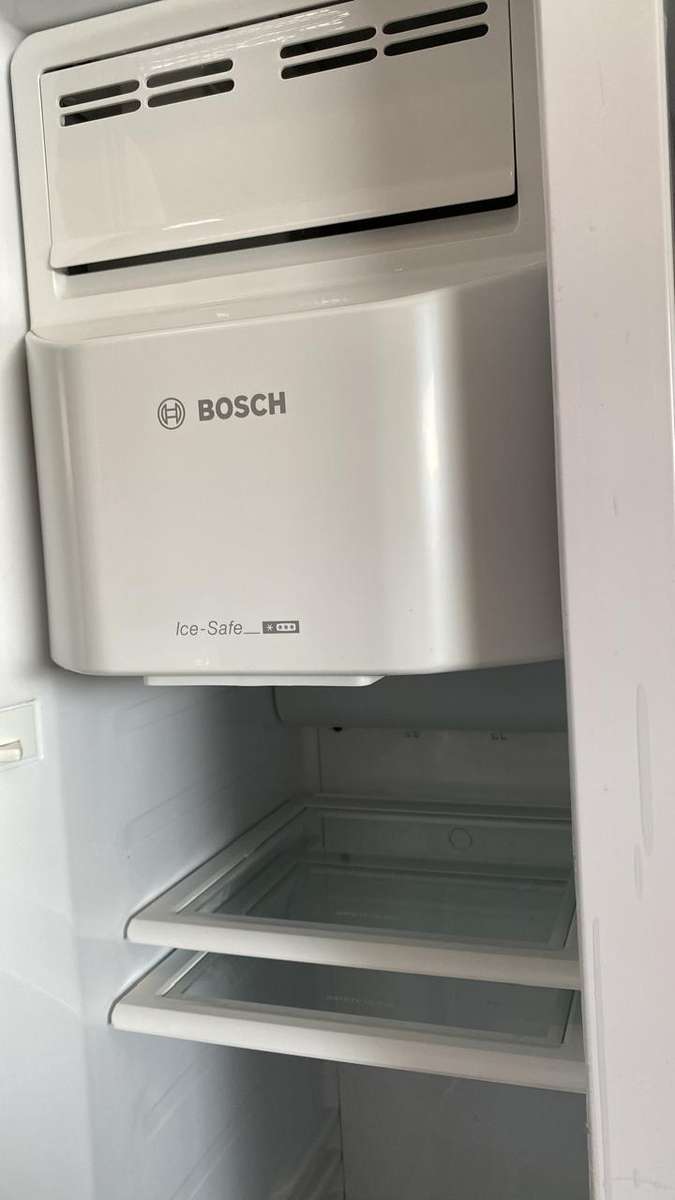 Bosch Side By Side Refrigerator 604 Litres KAN58A70