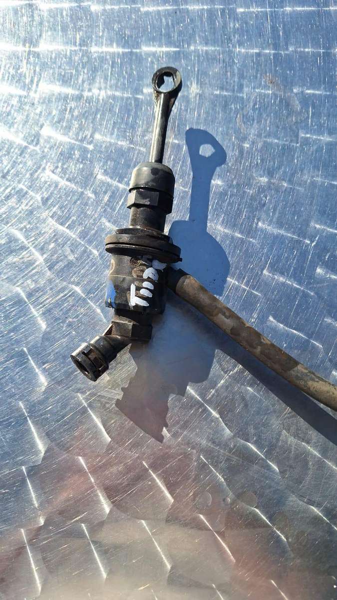 2008 Nissan Tiida Clutch Master Cylinder