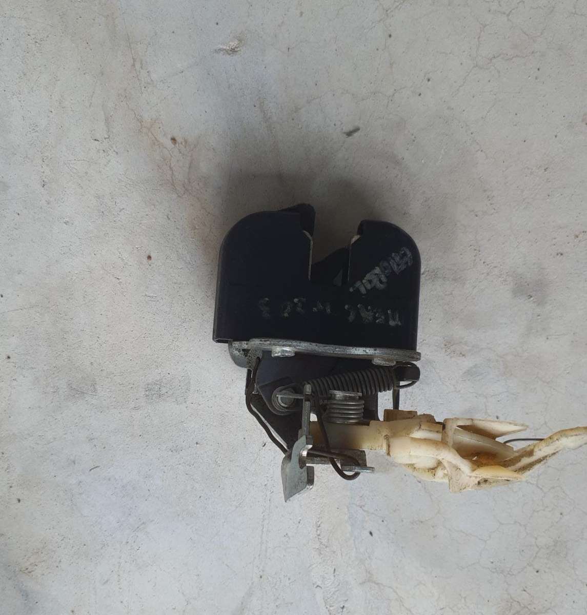 Mercedes W203 Bootlock