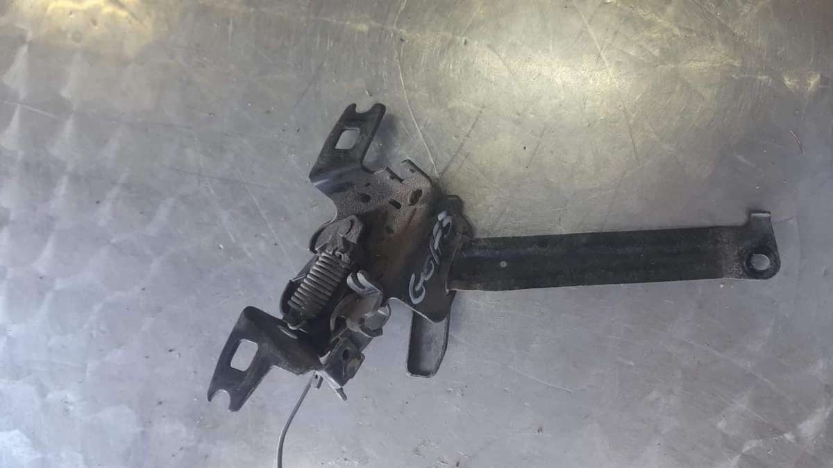 Vw golf 3 Bonnet lock