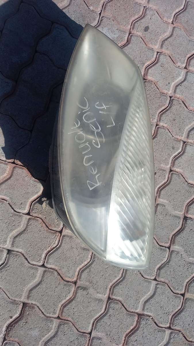 2006 Renault Scenic Left Headlight