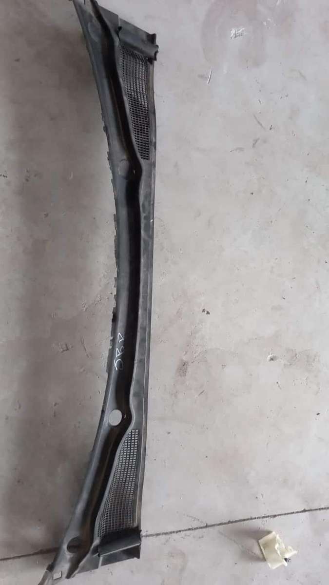 Renault Clio 4 Windscreen Cowling