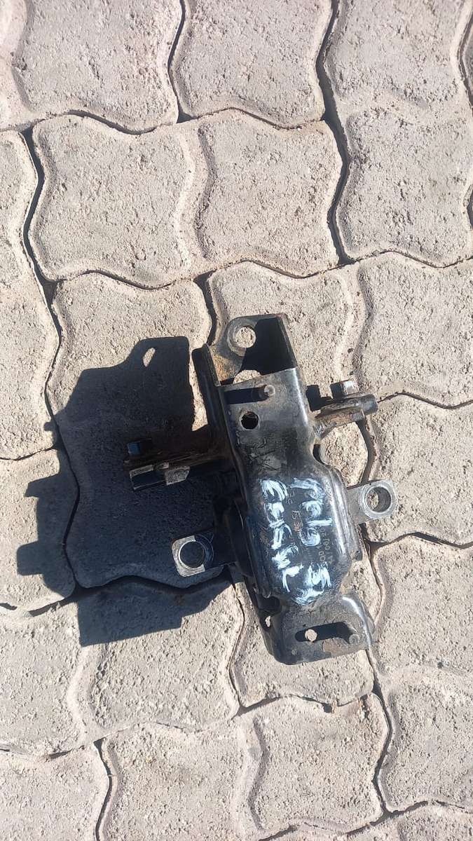 VW Polo Classic Engine Mounting