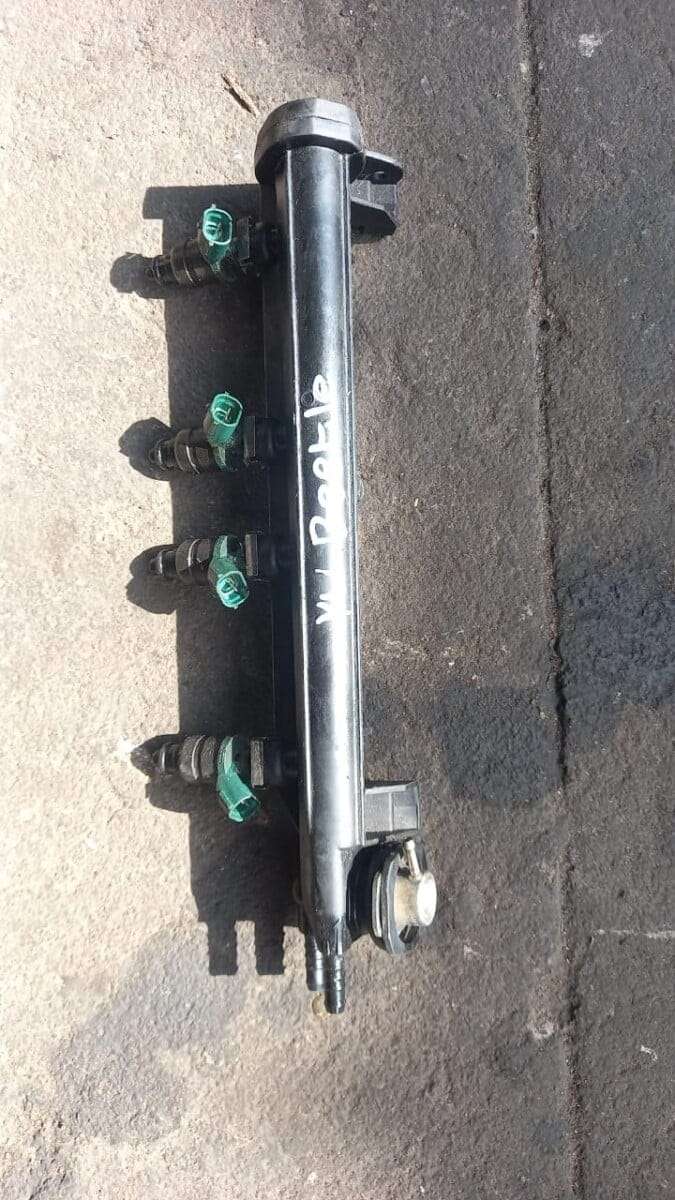 VW Beetle/ Caddy/ Golf 1.6 BSF Fuel Rail & Injectors