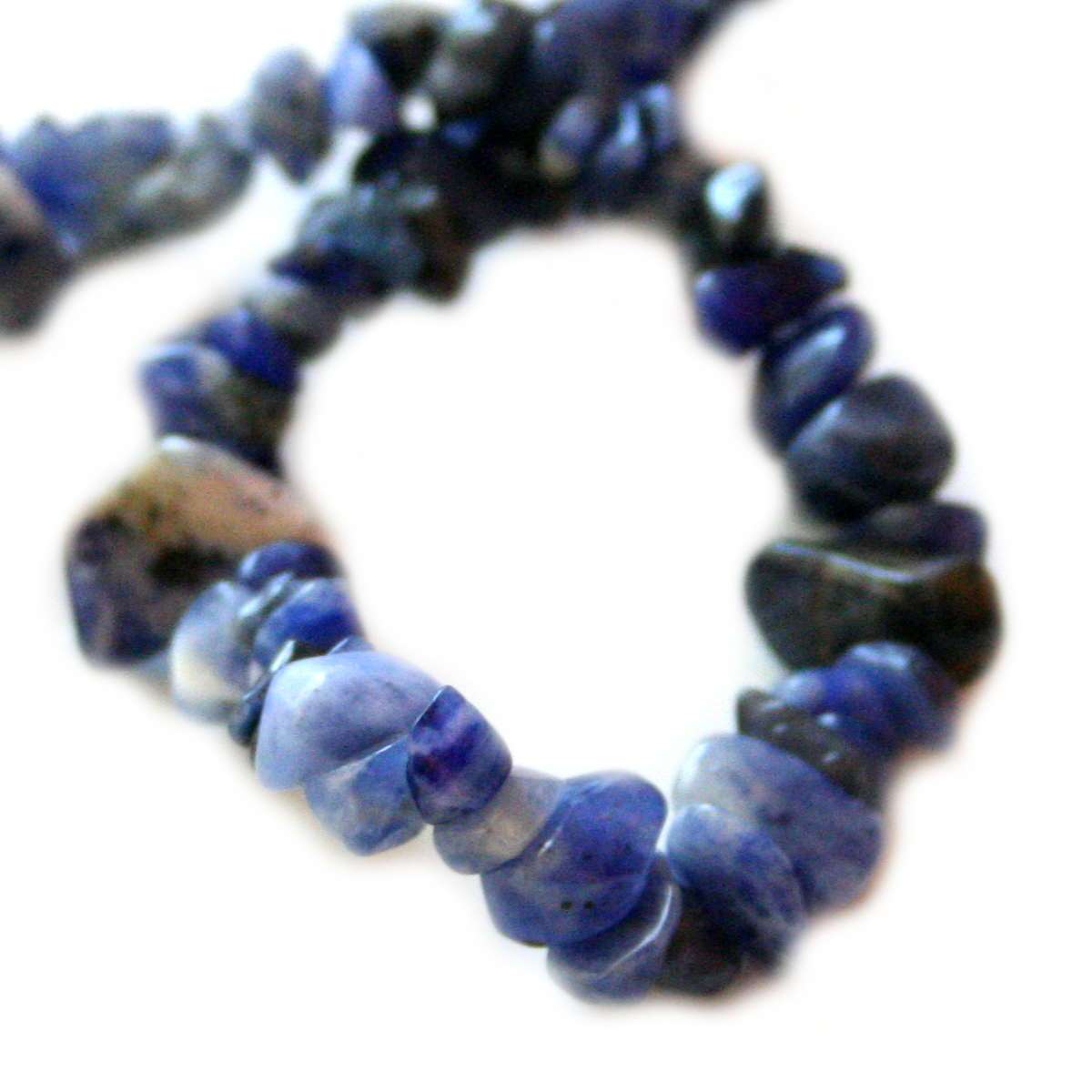 Sodalite chip string, 79 cm long
