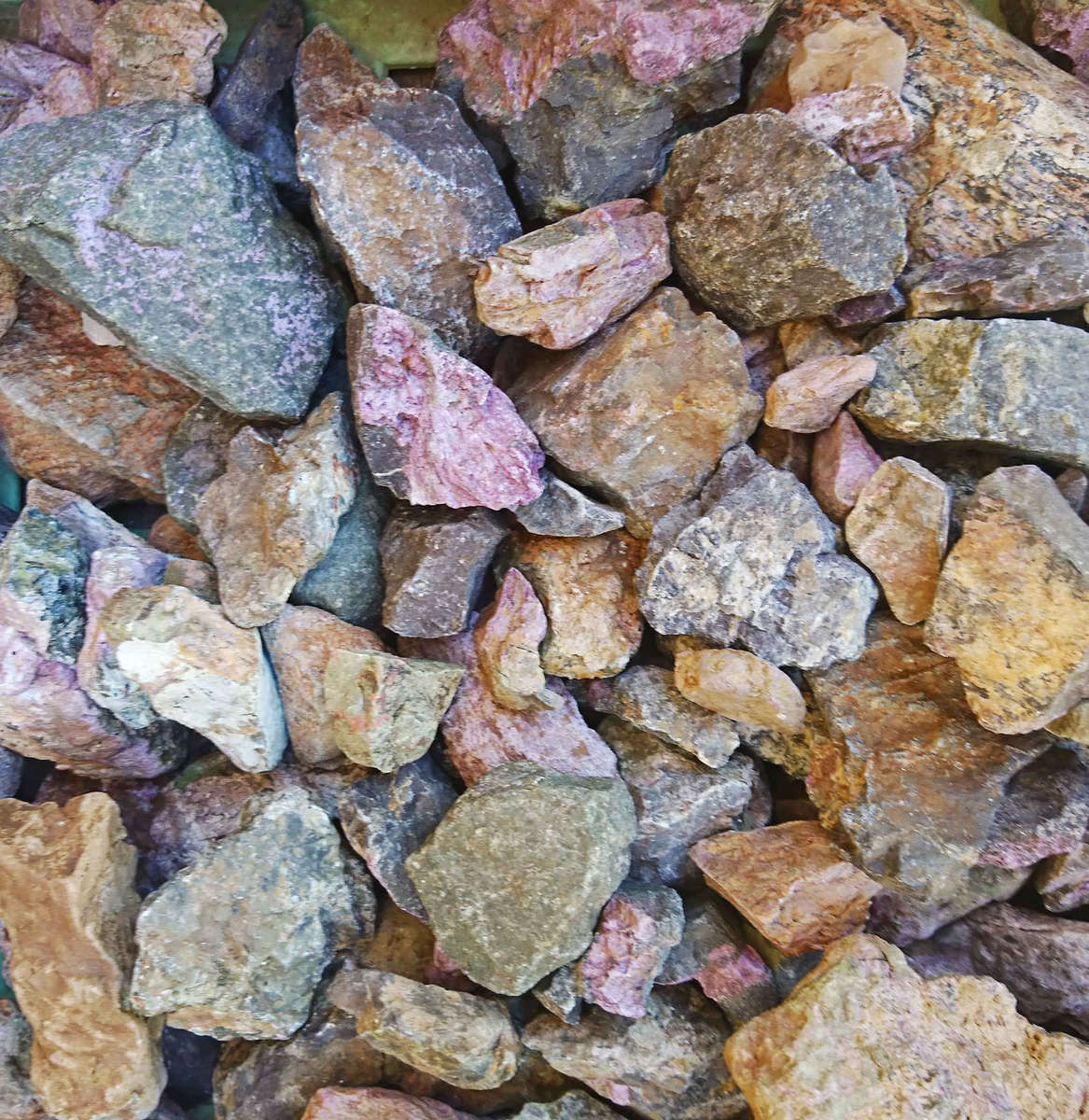 Stichtite, 20-50mm, rough