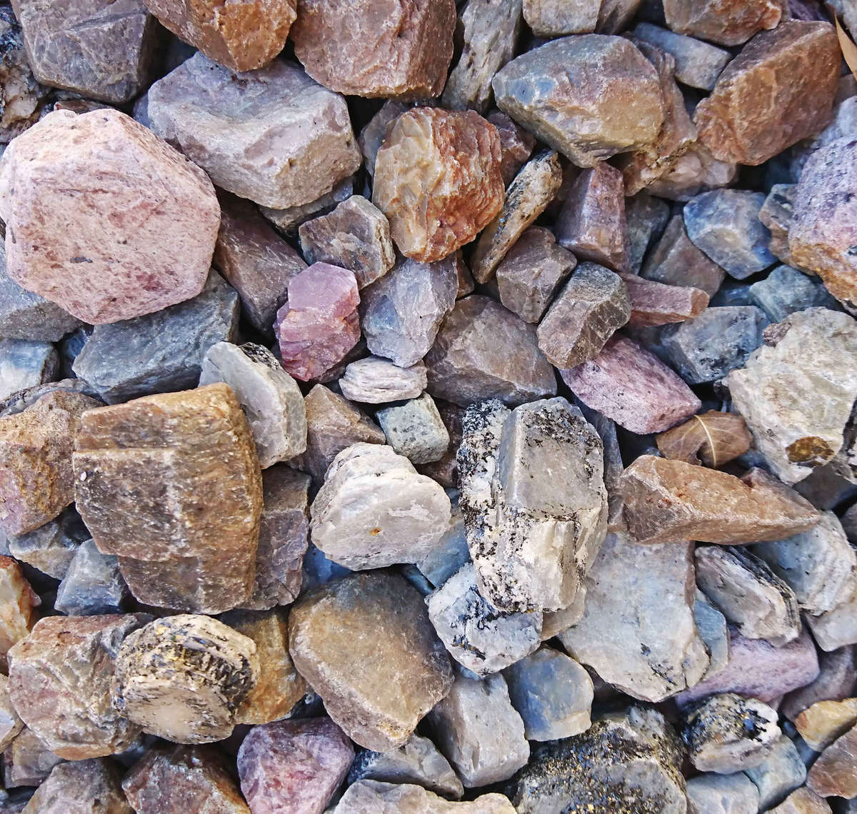 Blue Corundum Sapphire, 20-50mm, rough