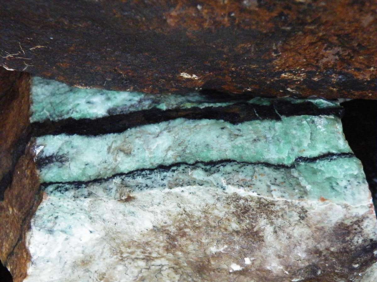 Transvaal Jade/Green Grossular Garnet Rough Stone Per Kg - Silver Hills 1kg