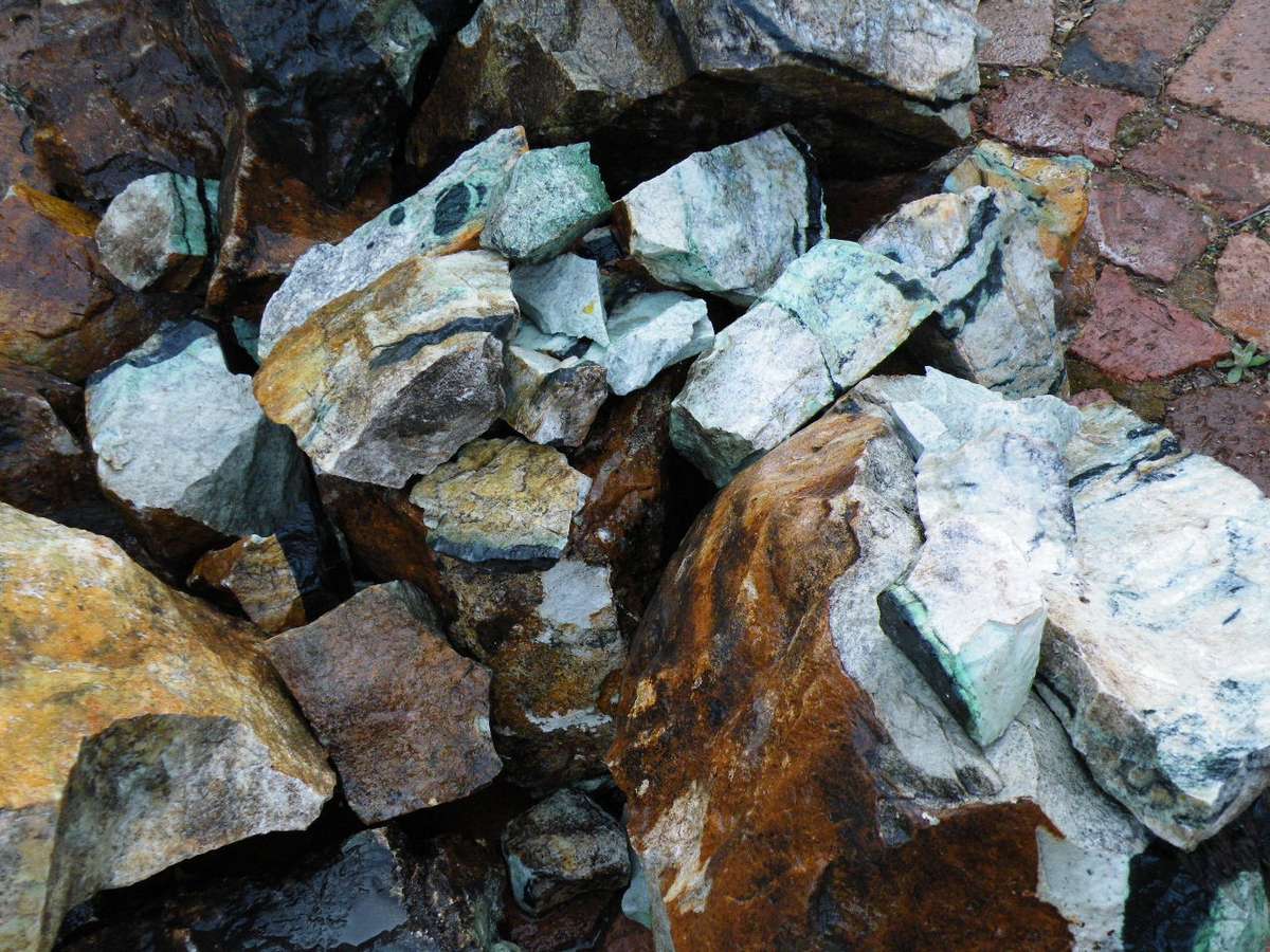 Transvaal Jade/Green Grossular Garnet Rough Stone Per Kg - Silver Hills 1kg