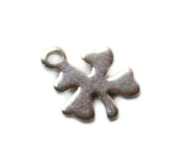 2 x Clover charm in stainless steel, 10mm