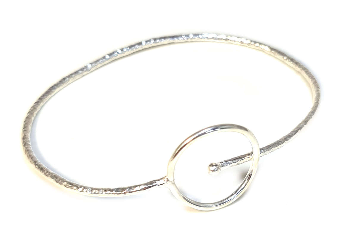 Textured bangle in 925 silver
