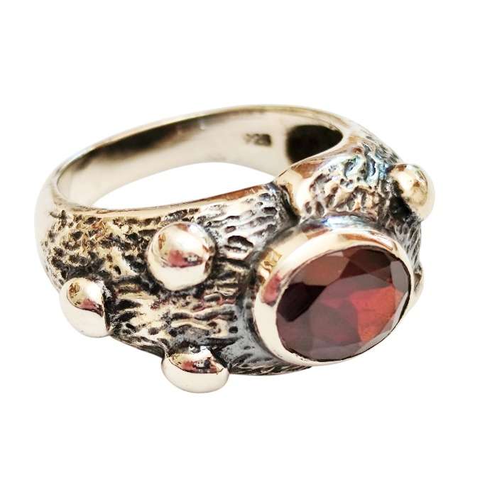 Garnet oval cut rustic ring in 925 silver, size 7