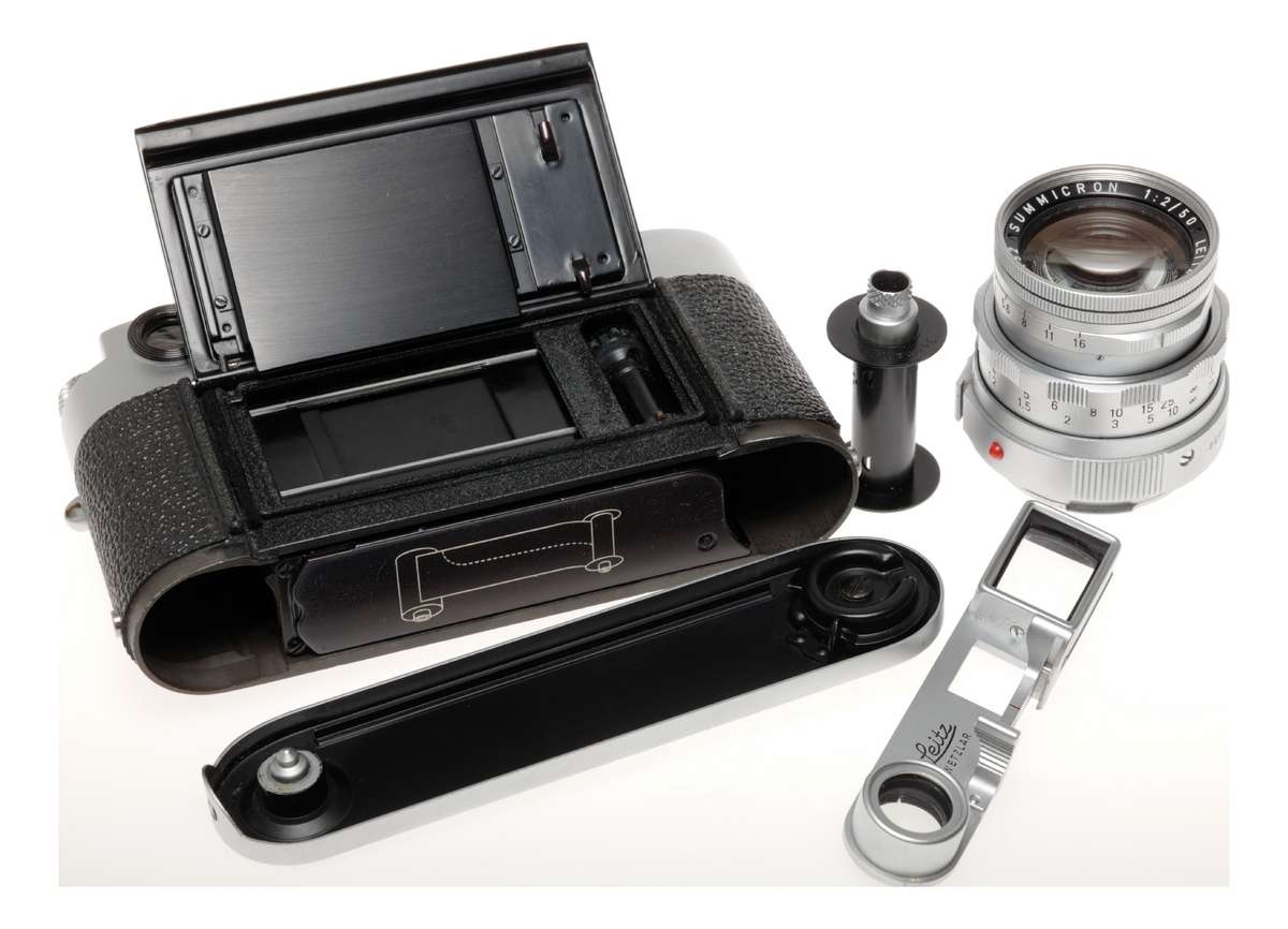 Leica M3 Rangefinder 35mm Film Camera Summicron 1:2/50 in Box