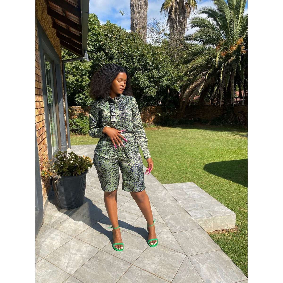 Traditional Dark Spotted Long Sleeve Top - GREEN / 34