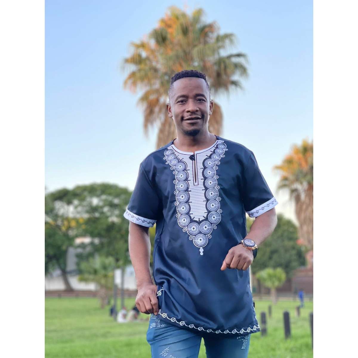 Mens African Vintage Embroidered T-Shirt - BLACK / L